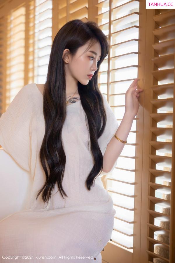   [XiuRen]高清写真图 2024.07.11 No.8842 夏竹 性感美腿第15张图片